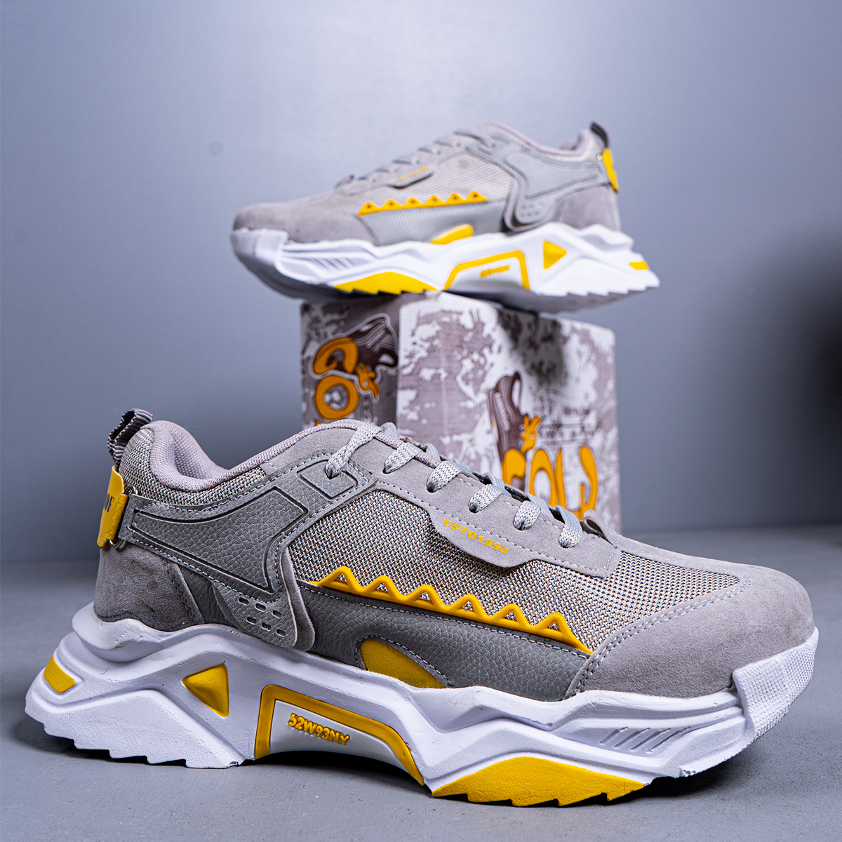 کفش ورزشی مردانه طوسی مدل KARVIN