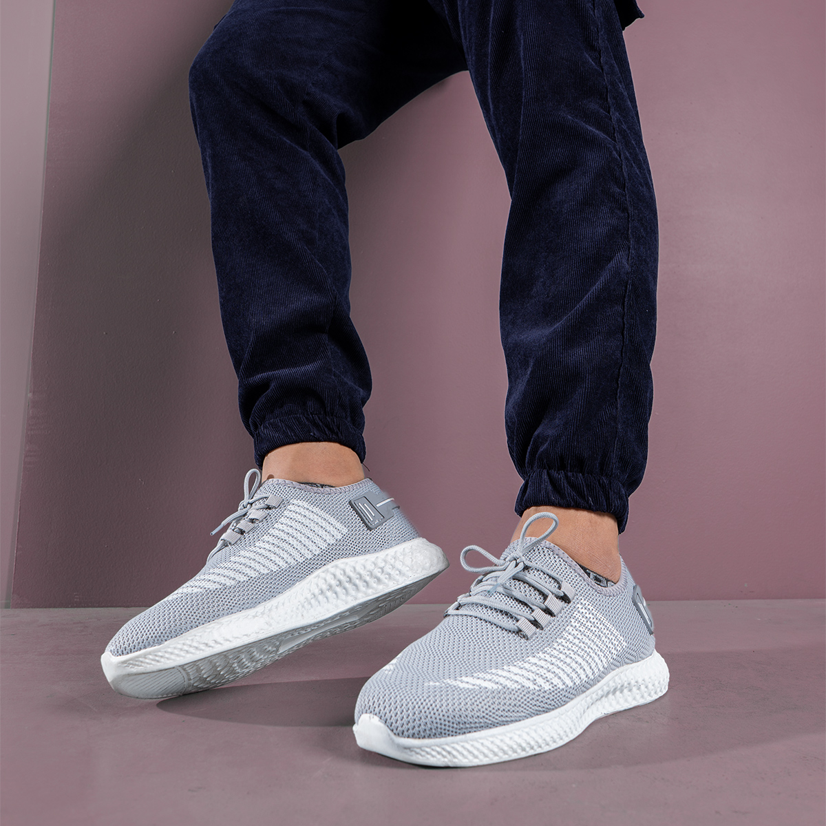 کفش ورزشی آف وایت مردانه طوسی روشن مدل Elio