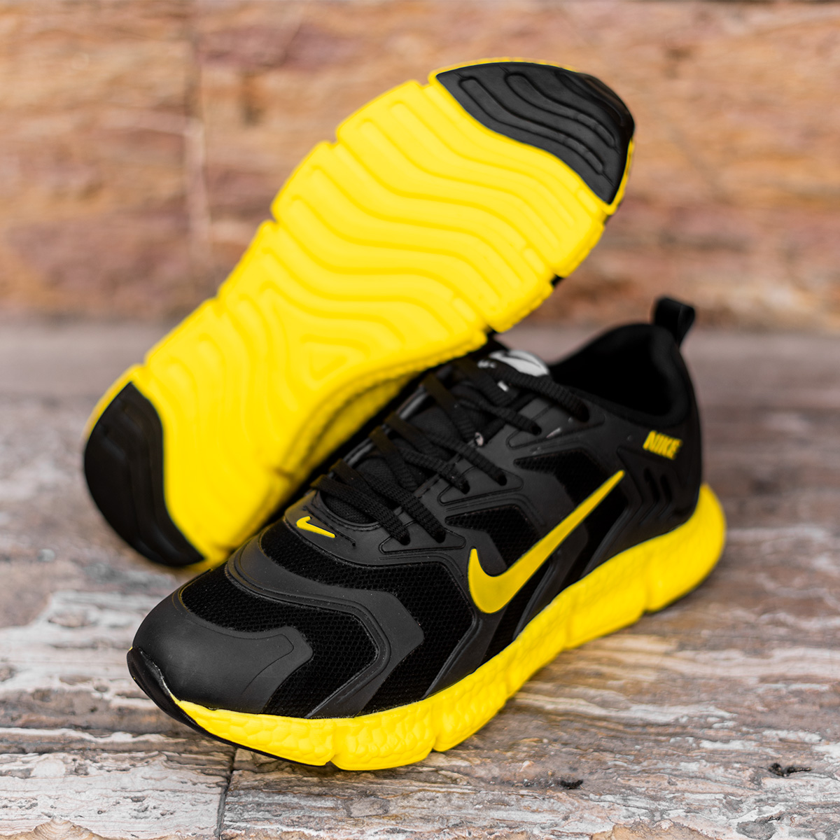 کفش ورزشی Nikeمردانه مشکی زرد مدلArax