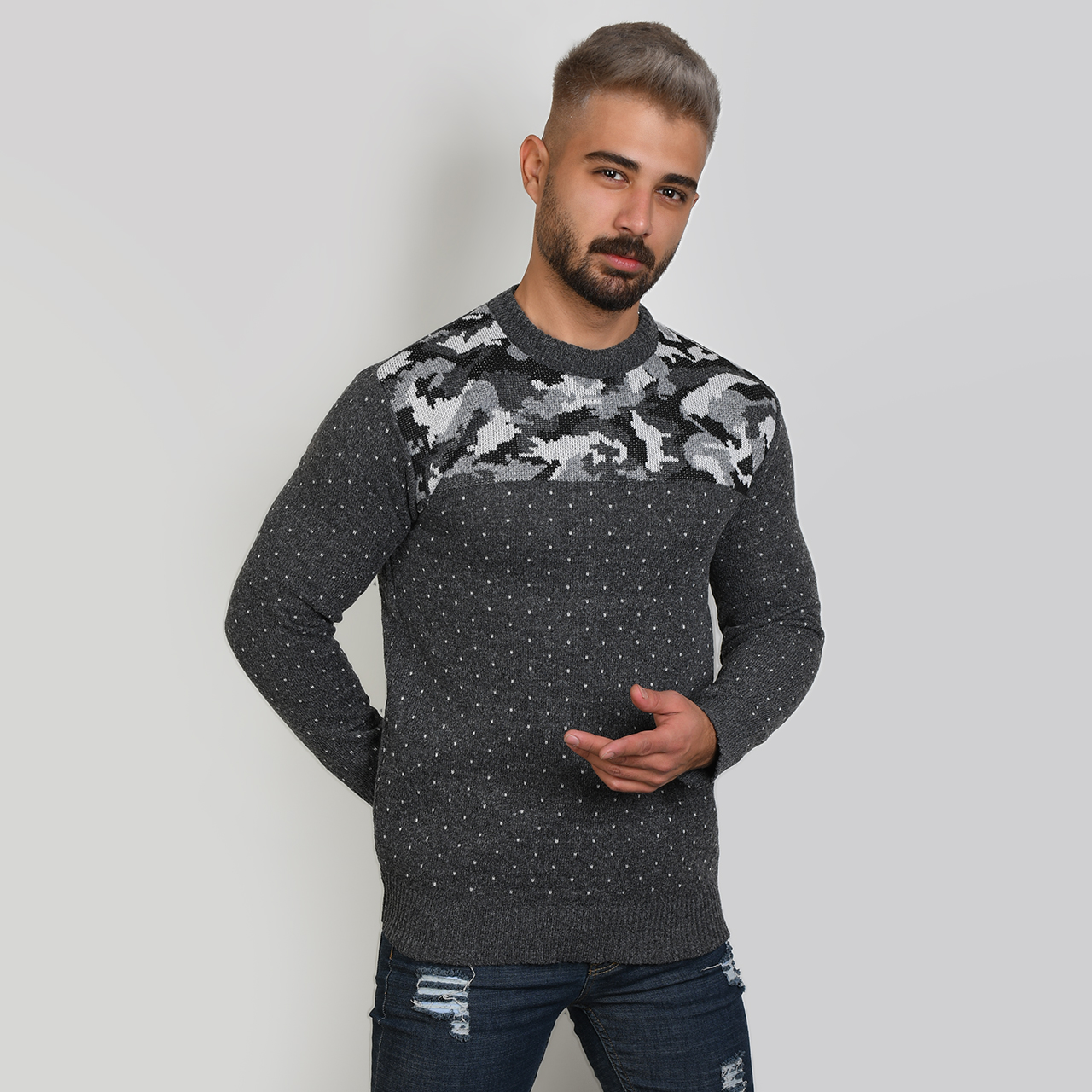 پلیور بافت مردانه طوسی تیره طرح چریکی مدلLando