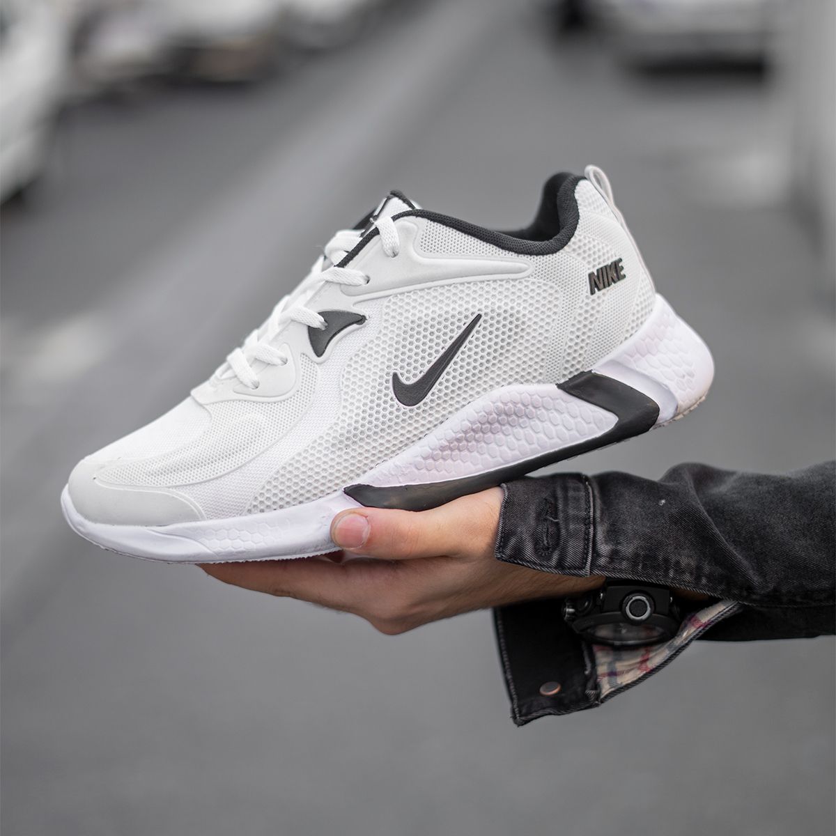 کفش ورزشی مردانه سفید مشکی مدل Skoka