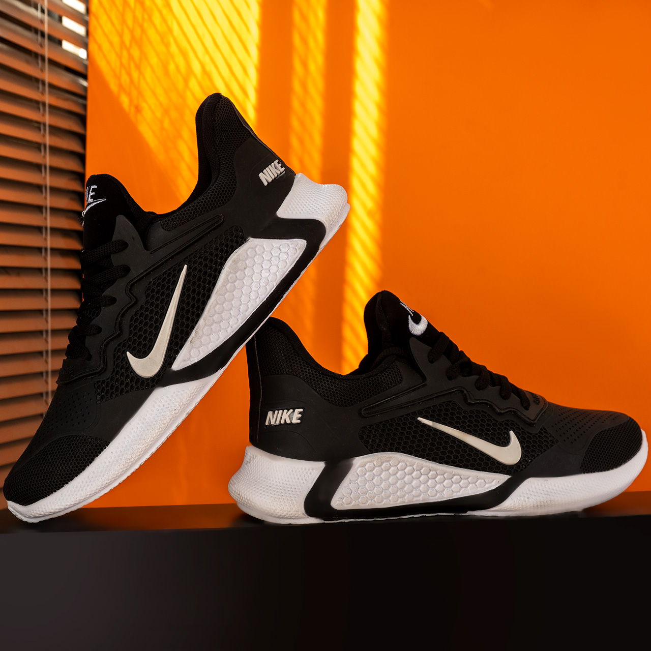 کفش ورزشی نایک مردانه مشکی سفید مدل Alpha