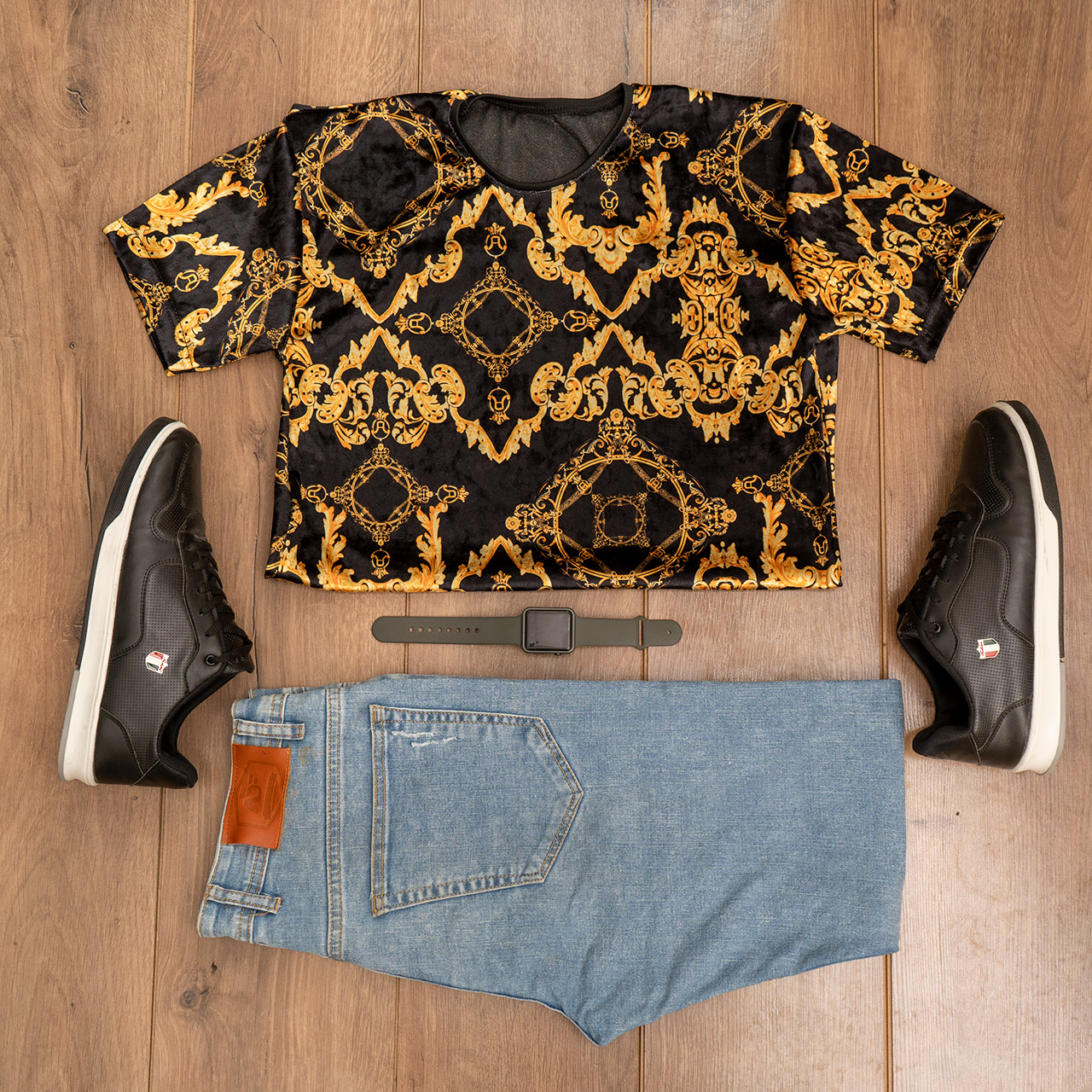 تیشرت مخمل مشکی طلایی مردانه مدل Jana