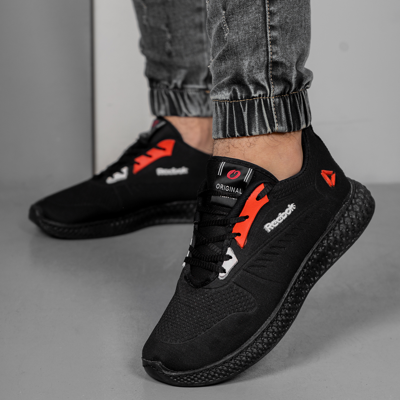 کفش ورزشی (T)مشکی قرمز ریبوک مردانه مدل مدلDanosh