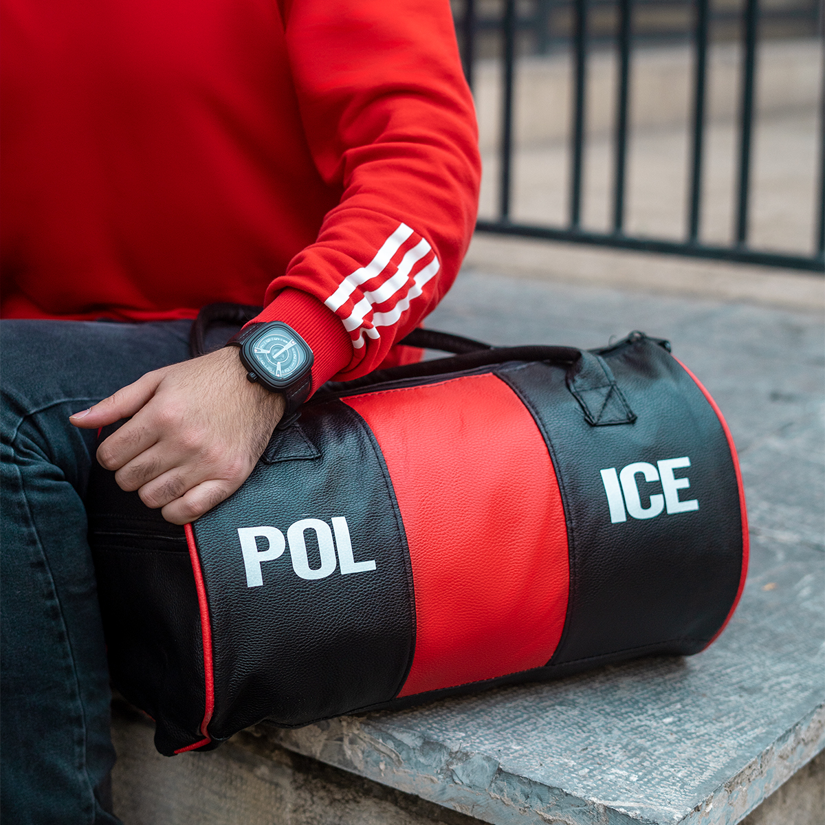 ساک ورزشی مشکی قرمز مدل Police