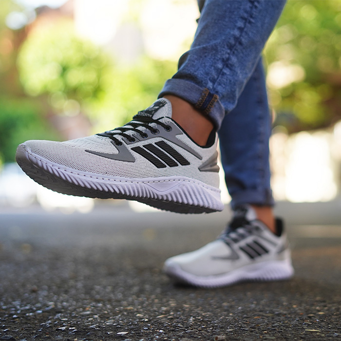 کفش ورزشی مردانه آدیداس سفید طوسی مدل zarax