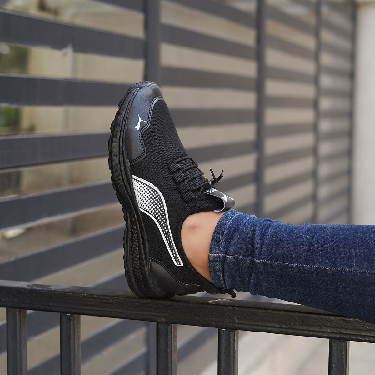 کفش ورزشی مردانه مشکی زیره مشکی مدل Erik