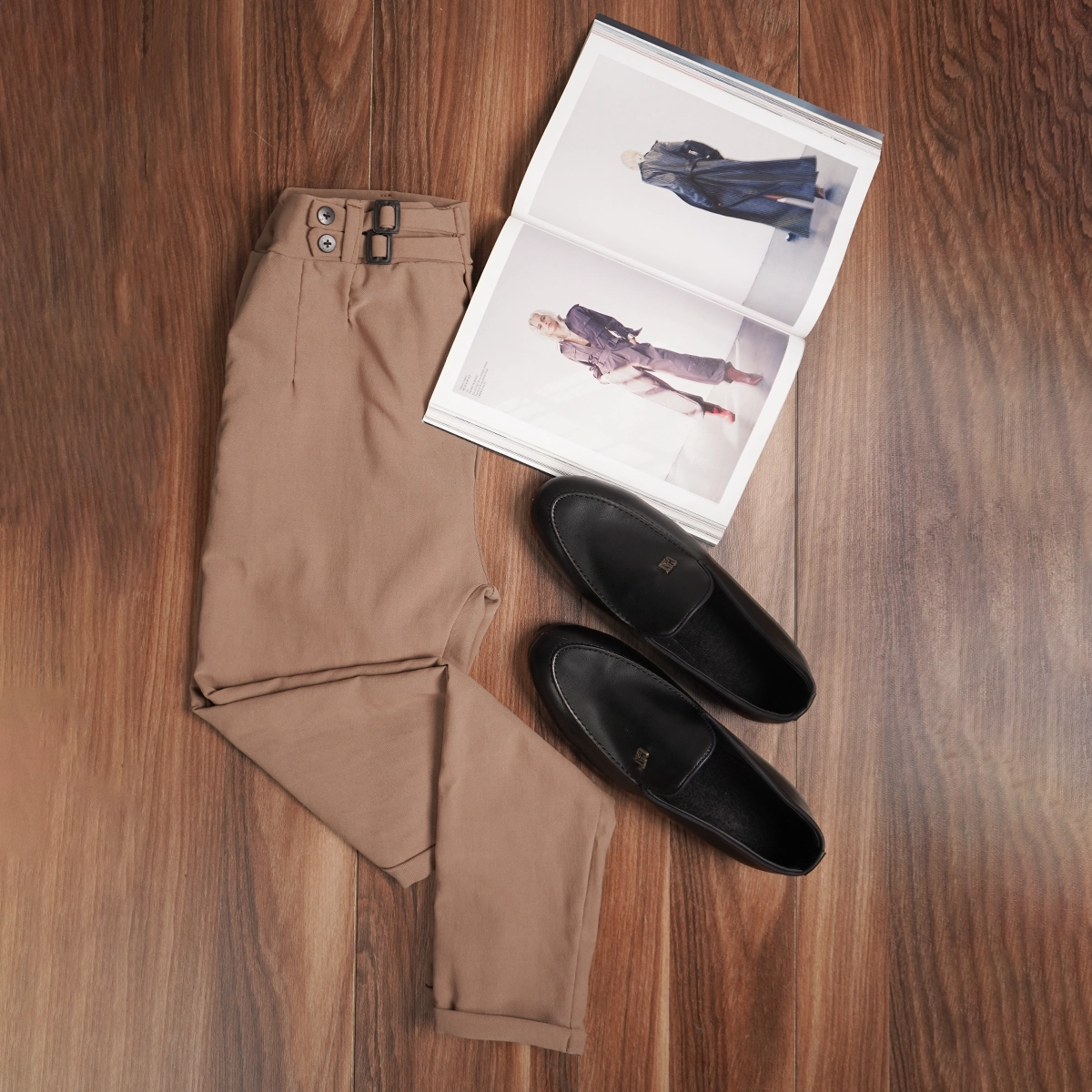 شلوار مردانه کرم دو دکمه دو سگک مدل kyanosh