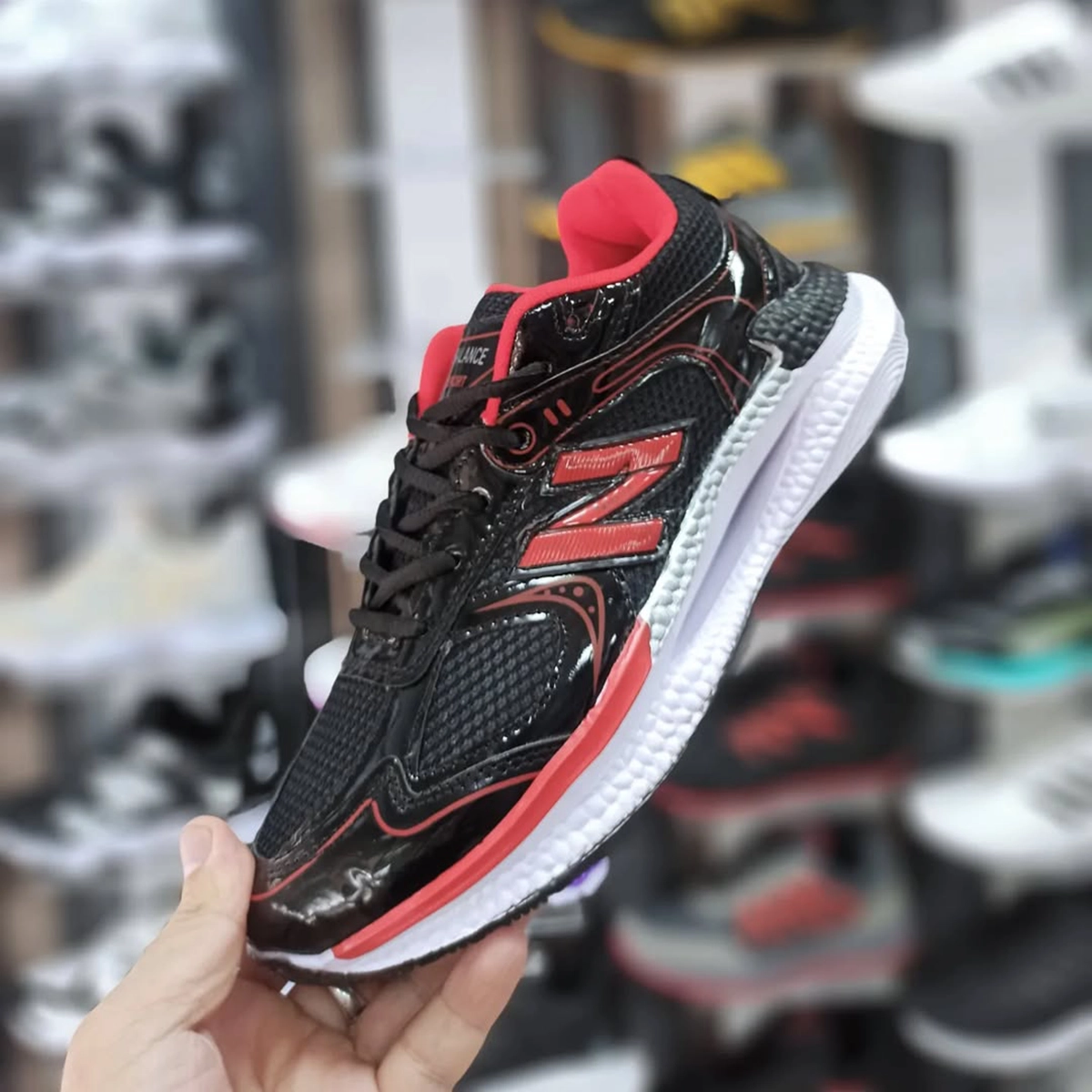 کفش ورزشی مردانه مشکی قرمز مدل Alvand