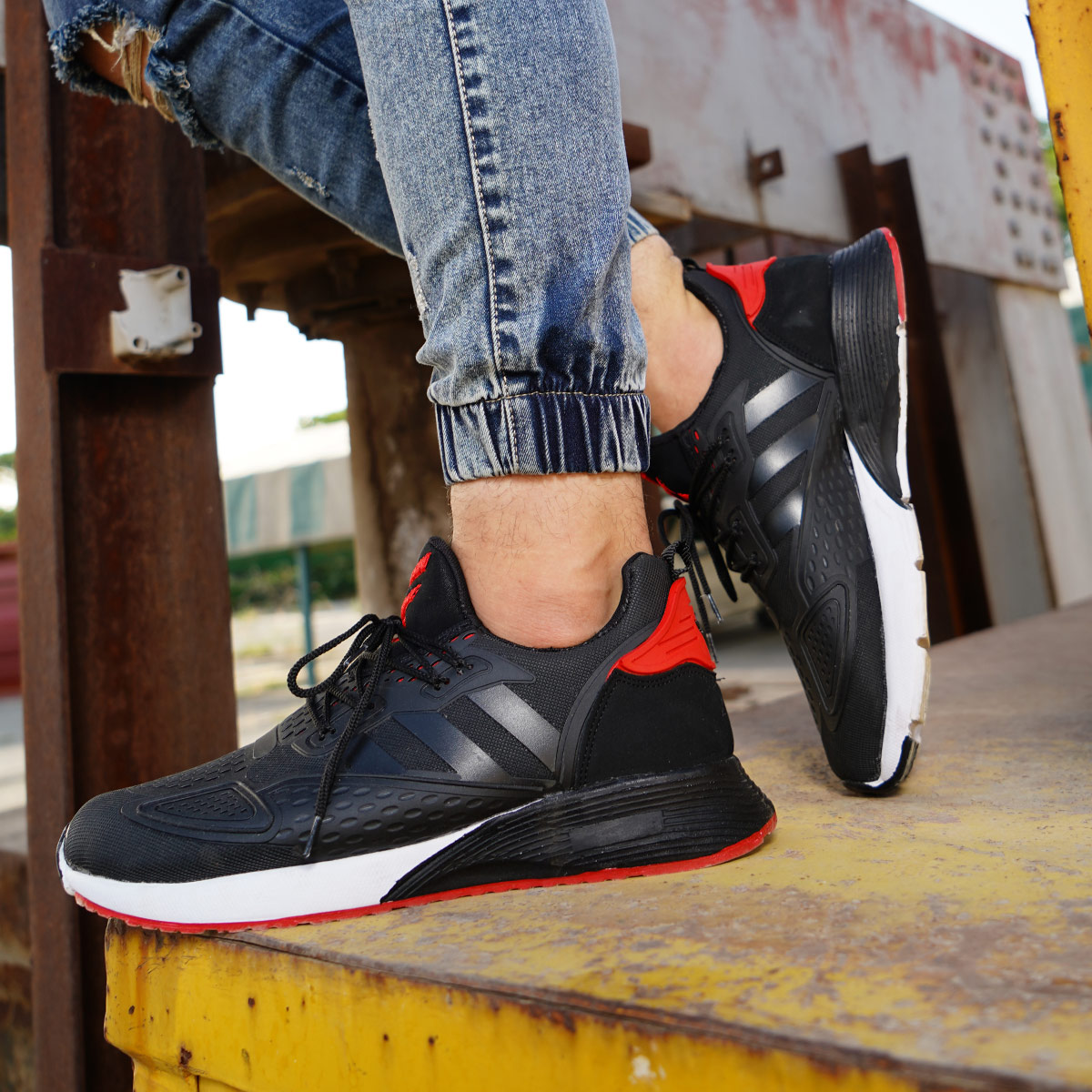 کفش ورزشی Adidas مشکی قرمز مردانه مدل Ipala