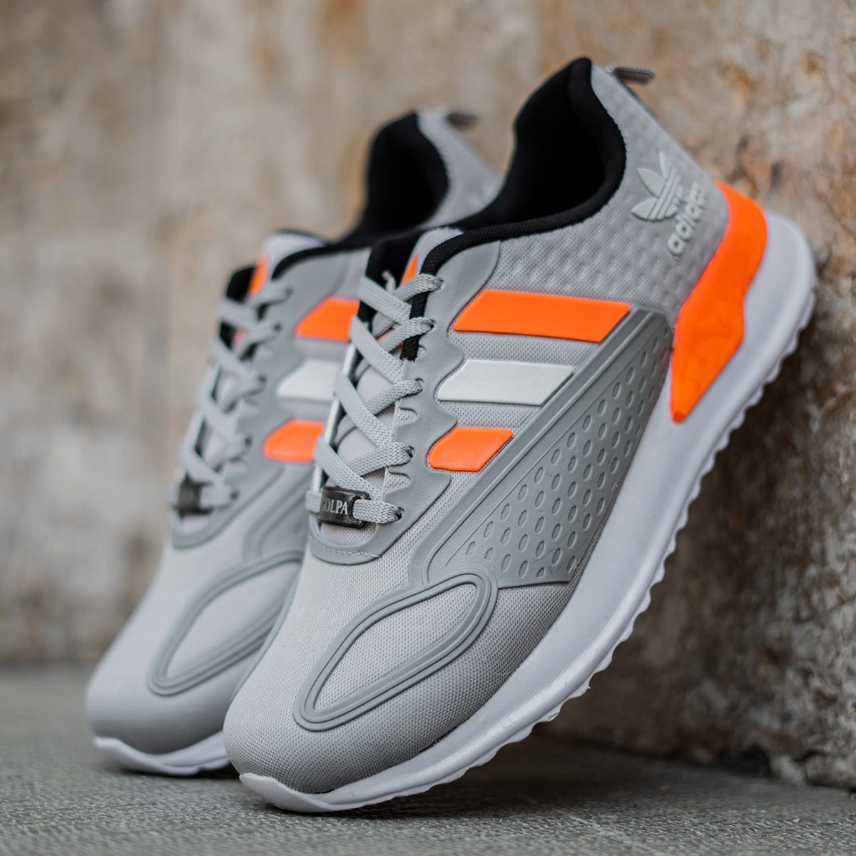 کفش ورزشی Adidas مردانه طوسی نارنجی مدل Tilda