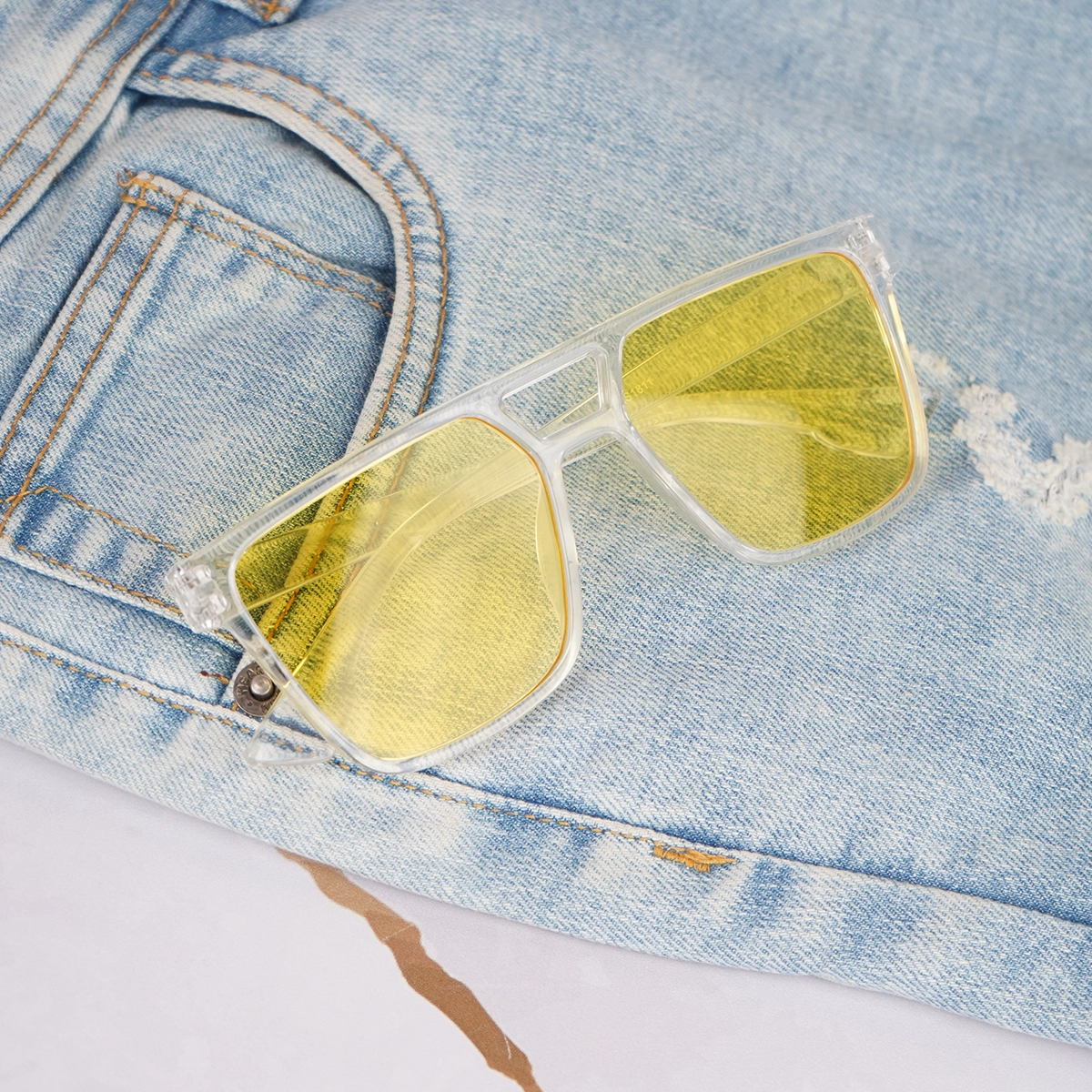 عینک آفتابی فریم شیشه ای زرد مدل M60