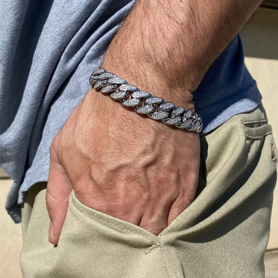 دستبند نقره ای مردانه کارتیر مدل فول نگین