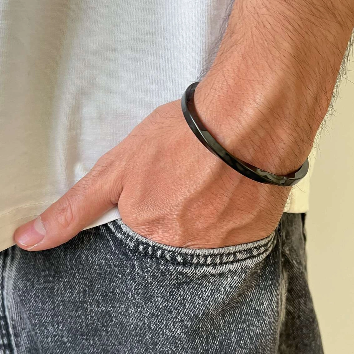 بنگل مردانه مشکی مدل پیچ خورده